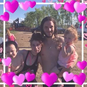 Meet your Posher, Charis